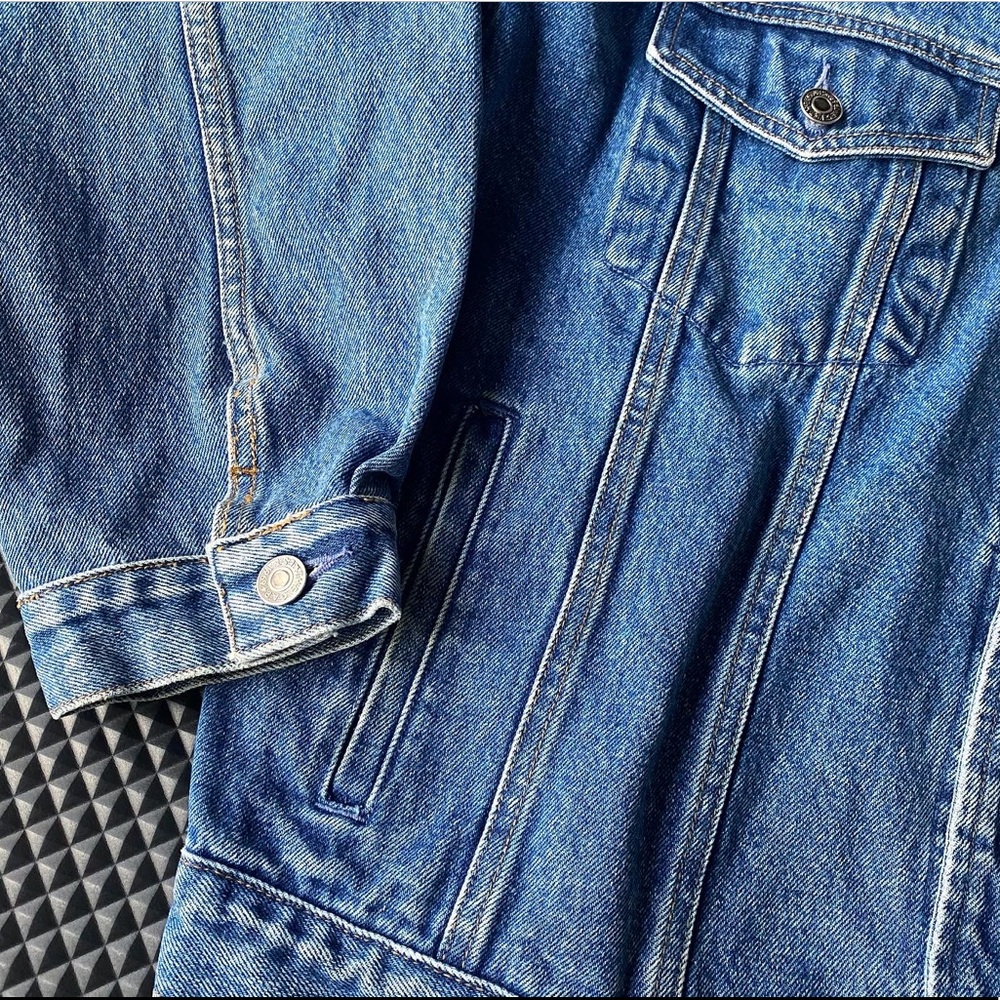 ❗️SOLD❗️GAP Denim Jacket - Picture 4 of 10